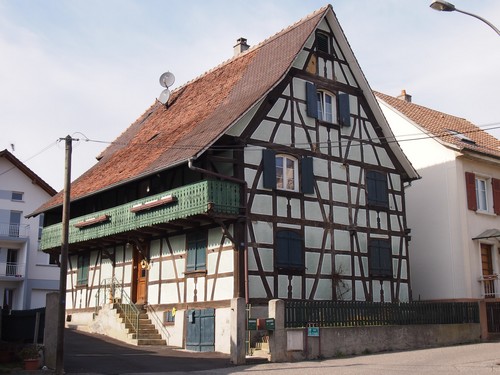 Maison à colombages rue des fleurs