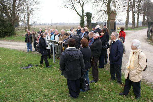 Le groupe écoute attentivement Paul Bernard Munch